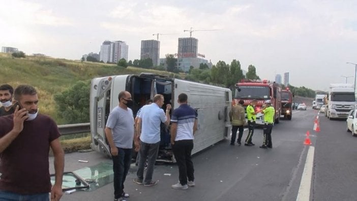 Hadımköy'de minibüs devrildi: 10 yaralı