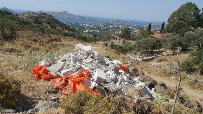 Sandima Mahallesi’ne yine moloz döküldü