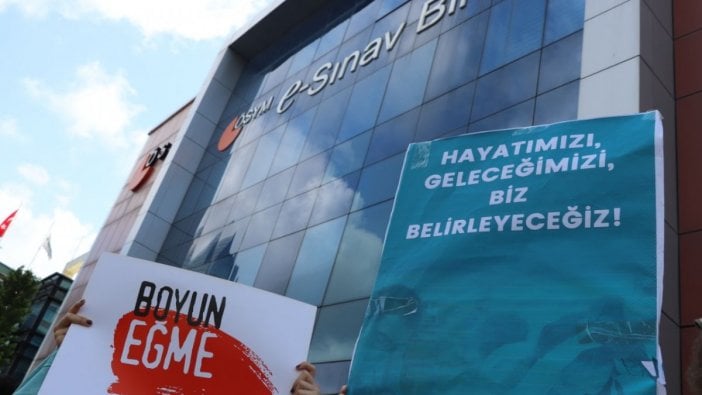 ÖSYM önünde protesto: Geleceğimizi size emanet etmeyeceğiz