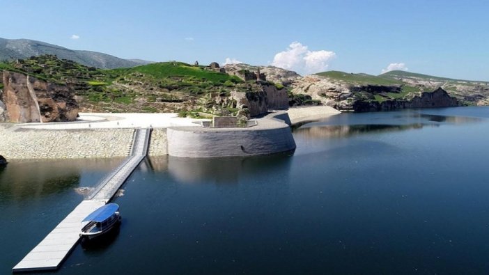 Hasankeyf'te rüzgar nedeniyle milyonlarca liralık limanlar koptu