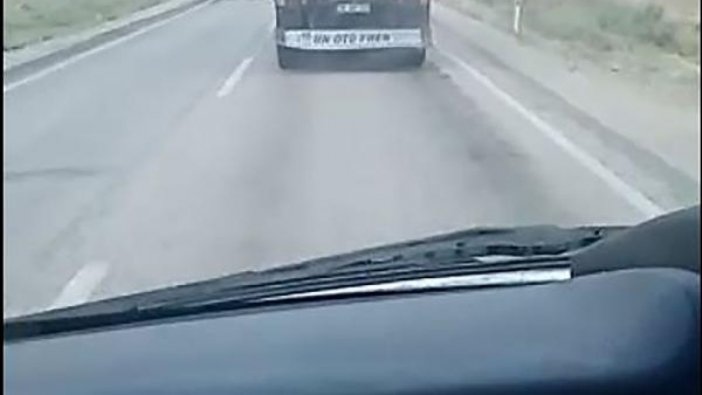 Kamyon şoförü ambulansa yol vermedi