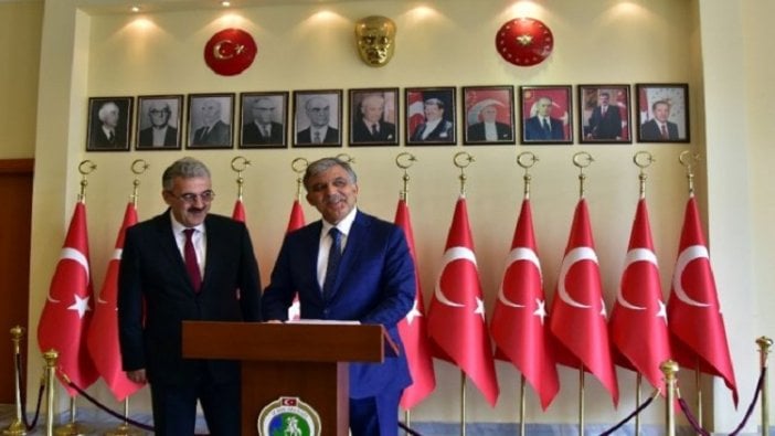 Abdullah Gül İzmir Valiliğini ziyaret etti