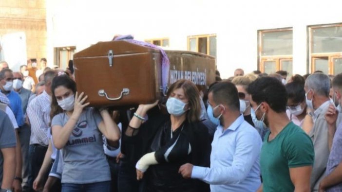 Pınar Gültekin’in cenazesini kadınlar taşıdı
