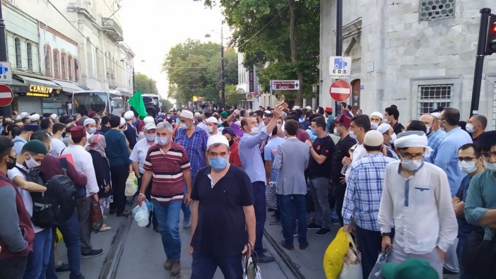 Ayasofya'da ilk namaz için kalabalık artıyor