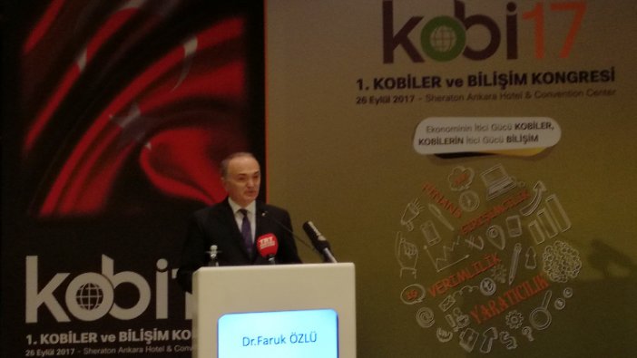 Bakan Faruk Özlü Kobiler ve Bilişim Kongresi'nden ayrıldı, salon boş kaldı!