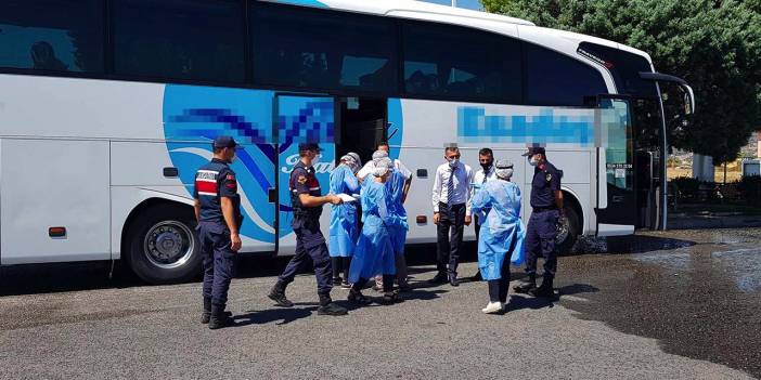 Karantinada olması gereken kişi yolcu otobüsünde yakalandı