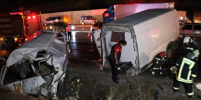 Üç aracın karıştığı zincirleme kaza: 2 ölü, 3 yaralı 