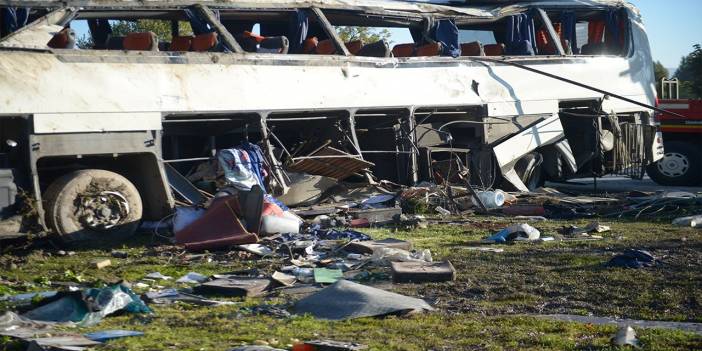 İşçileri taşıyan servis devrildi, 2 kişi hayatını kaybetti