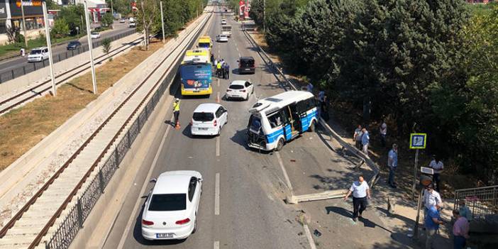 Halk otobüsü minibüse çarptı: 9 yaralı