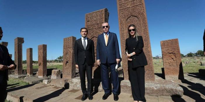 On gün önce devletin zirvesiyle fotoğraf çektiren kaymakam FETÖ'den görevden alındı