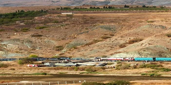 Ankara'da iki tren çarpıştı: İki ölü