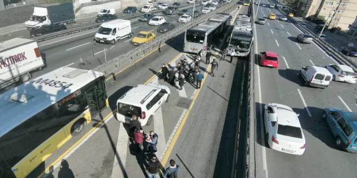 Metrobüs yayaya çarptı