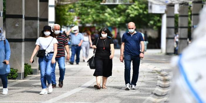 "İzmir'de günlük vaka sayısı bin 500 ila 2 bin arasında"