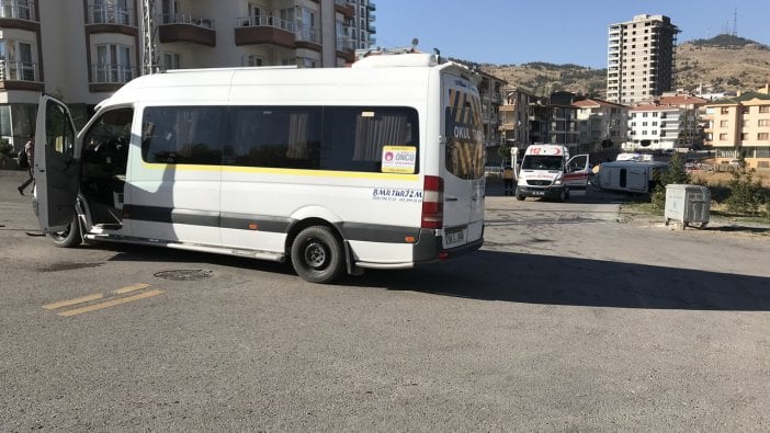 Ankara'da öğrenci servisi devrildi 4 öğrenci yaralandı