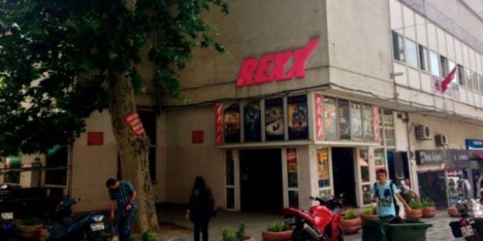 Kadıköy'ün simgesi haline gelen Rexx sinemasında yıkım başladı