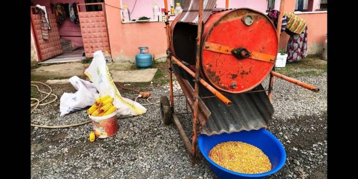 Çiftçi makine alamayınca, hurda malzemelerden kendi yaptı