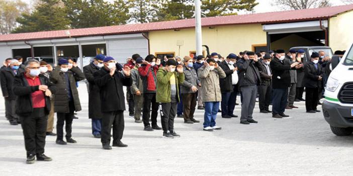 Koronavirüse yakalanan kardeşler bir saat arayla vefat etti