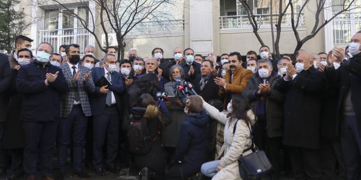 Gelecek Partisi il başkanlarından Özdağ'ın evinin önünde açıklama!