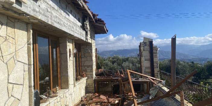 Hortum restoranın çatısını yerle bir etti