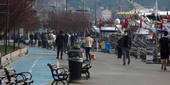 İstanbul’da sokağa çıkma yasağında sahillerde kalabalık