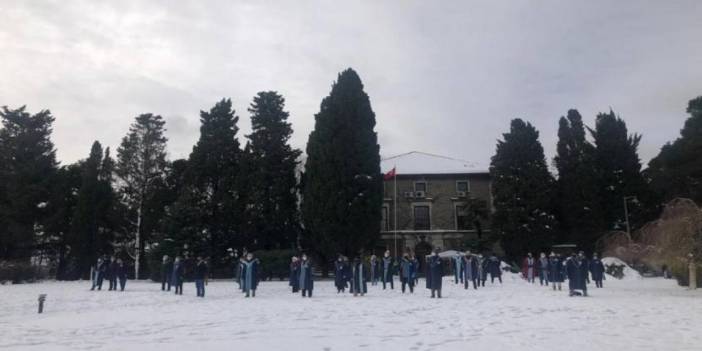 Boğaziçili akademisyenler kara rağmen protestoya devam etti