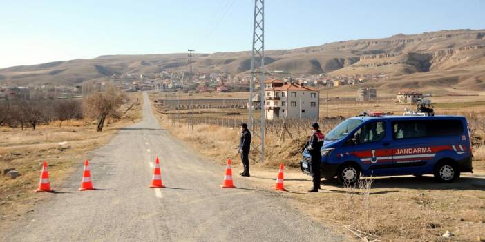 Toplu cenaze namazı kılınan mahalle karantinaya alındı