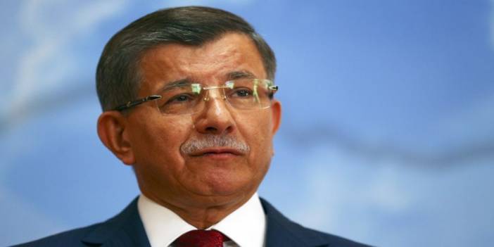 Davutoğlu kongrede şehit annesi ile konuşan Erdoğan'a tepki gösterdi