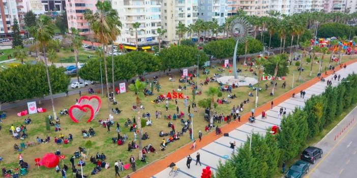 Mersin sahilinde karnaval havası