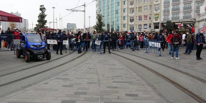 İstiklal Caddesi'nde girişler kapatıldı