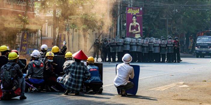 Myanmar'da polis ve askerler gerçek kurşun kullandı, 38 kişi hayatını kaybetti