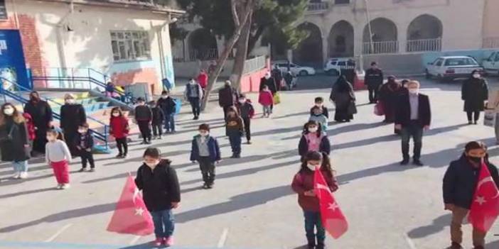 "İstiklal Marşı sessiz okunsun"