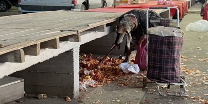 Yurttaşlar tezgahlarından artan çürük meyve ve sebzeleri topluyor