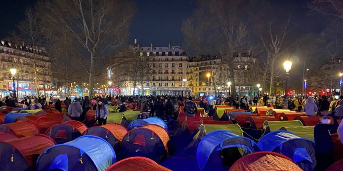 Paris'in ortasında kamp kurdular