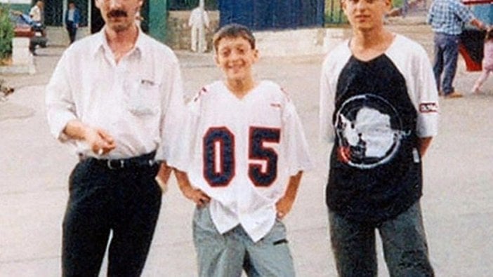 Mesut Özil'in çocukluk fotoğrafı sosyal medyada ilgi gördü