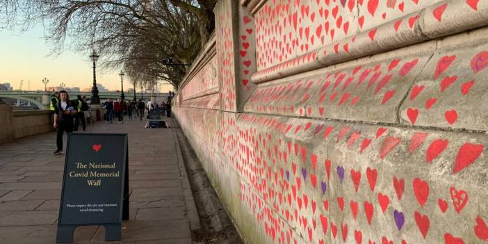 Londra'da koronavirüs nedenli vefatlar anısına 150 bin kalp çizilecek