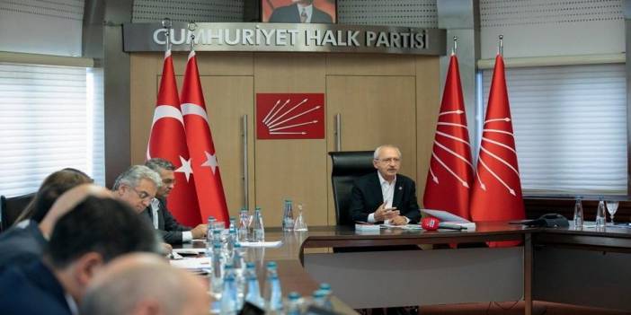 CHP MYK "emekli amiraller bildirisi" gündemi ile toplanıyor