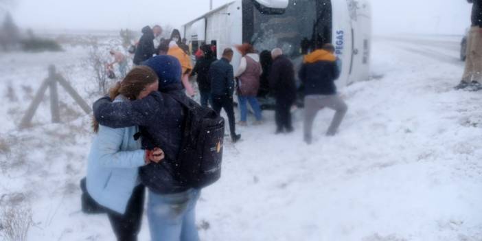 Konya'da 2 tur otobüsü devrildi: 1 Rus turist öldü, 29 yaralı