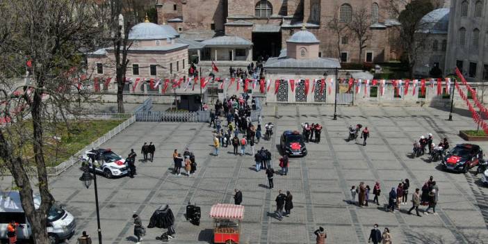 Sultahahmet'te turist yoğunluğu havadan görüntülendi