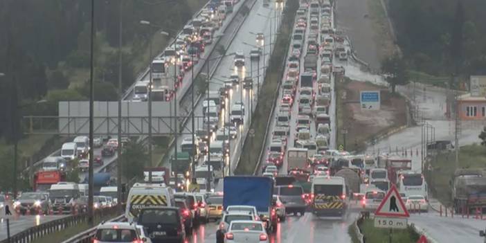 Kısmi kapanma öncesi İstanbul trafiğinde yoğunluk!