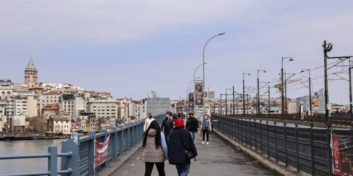 Bilim Kurulu üyesi vakaların azalmaması halinde alınacak yeni tedbirleri açıkladı