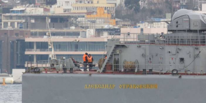 Rus savaş gemileri İstanbul Boğazı'ndan geçti