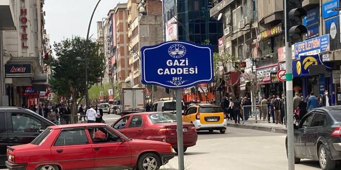 Elazığ'da koronavirüs tedbirleri kapsamında 3 cadde trafiğe kapatıldı