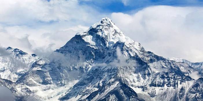 Covid 19, Everest'e çıktı