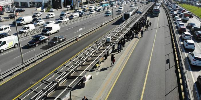 3 günlük kısıtlama öncesi toplu taşımada yoğunluk