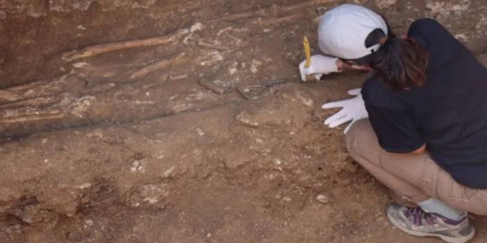 Adıyaman'da bin 500 yıllık oda mezar bulundu: 7 insan iskeleti çıktı