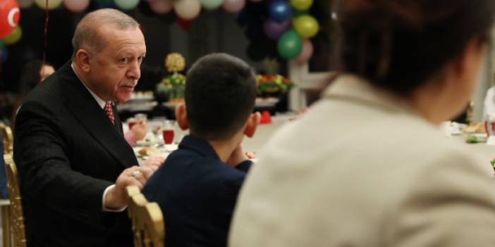 Cemaate koronavirüs uyarısı yapan Erdoğan, akşam çocuklarla iftar yaptı