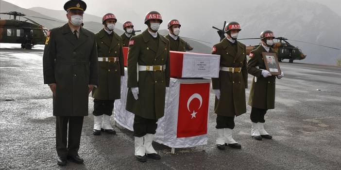 Pençe-Yıldırım Operasyonu'nda şehit olan asker için Hakkari'de tören düzenlendi