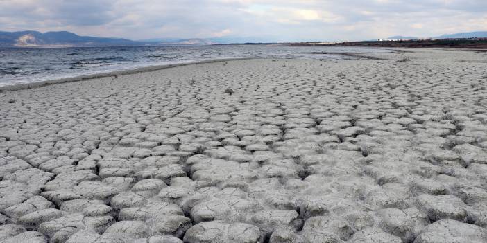 Burdur Gölü 2 bin ton tozla ölüm saçıyor