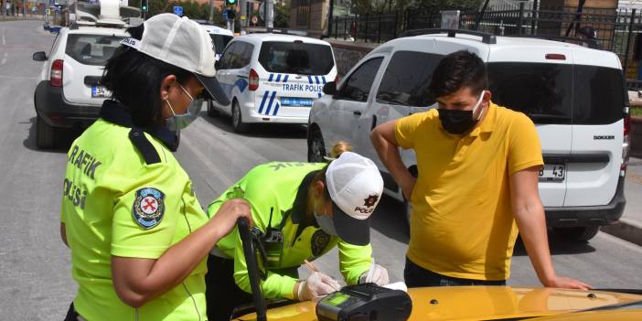 Ehliyetsiz taksi sürücüsü denetimde yakalandı