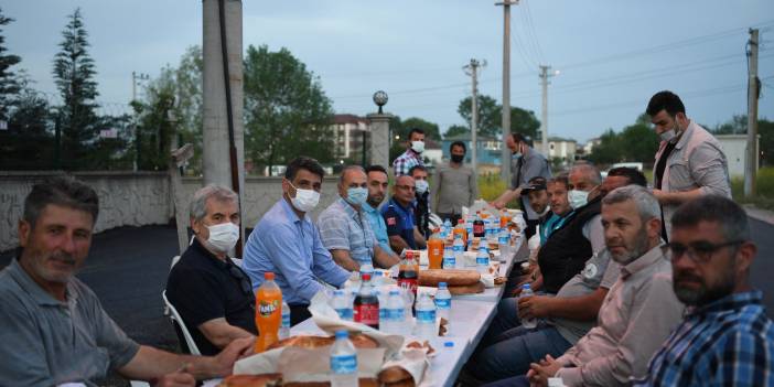 AKP’li başkan genelgeye uymadı, toplu iftar yaptı